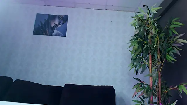 Snapshot of SilviaVanda chatting on 12.14.25 SilviaVanda online show from 12.14.25