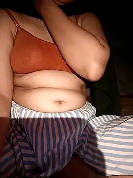 Snapshot of hottyrose69 chatting on 12.03.25 hottyrose69 online show from 12.03.25