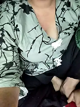 Snapshot of hottyrose69 chatting on 12.20.25 hottyrose69 online show from 12.20.25