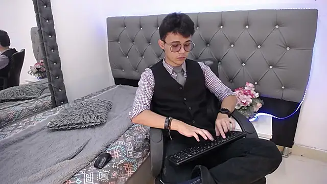 Jules Silver02 online show from 12.04.25