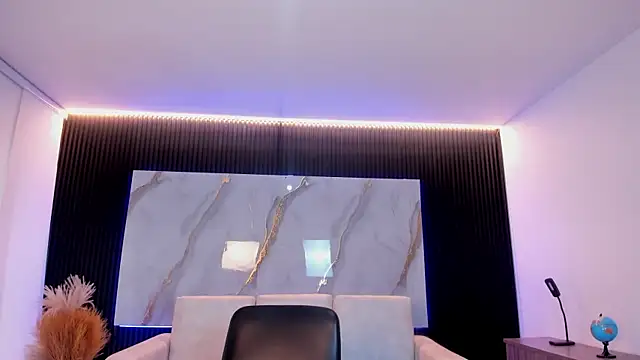 Snapshot of TiffanyHoustton chatting on 04.30.26 TiffanyHoustton online show from 04.30.26