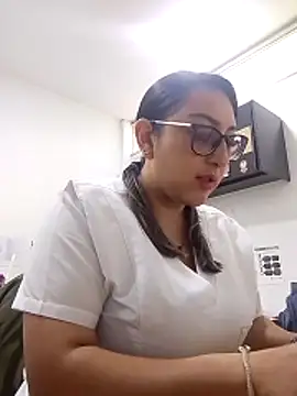 Snapshot of Valeria_montana_ chatting on 04.22.26 Valeria montana online show from 04.22.26