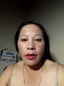 Snapshot of Y-eahi chatting on 12.03.25 Y-eahi online show from 12.03.25