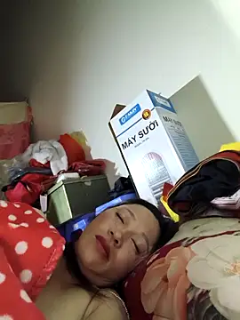 Snapshot of Y-eahi chatting on 12.04.25 Y-eahi online show from 12.04.25