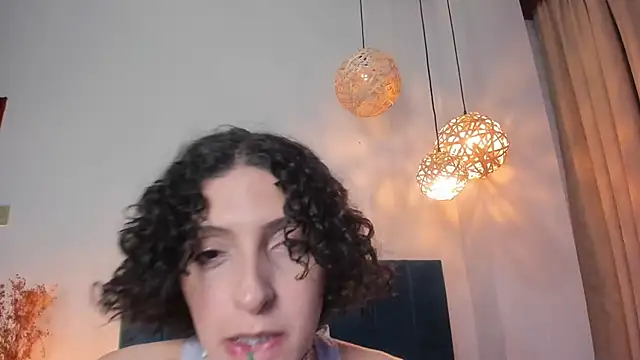 Snapshot of LyraVendrell chatting on 05.07.26 LyraVendrell online show from 05.07.26