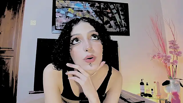 Snapshot of LyraVendrell chatting on 05.29.26 LyraVendrell online show from 05.29.26