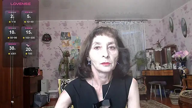 Snapshot of Angelina-Missteria chatting on 12.15.25 Angelina-Missteria online show from 12.15.25