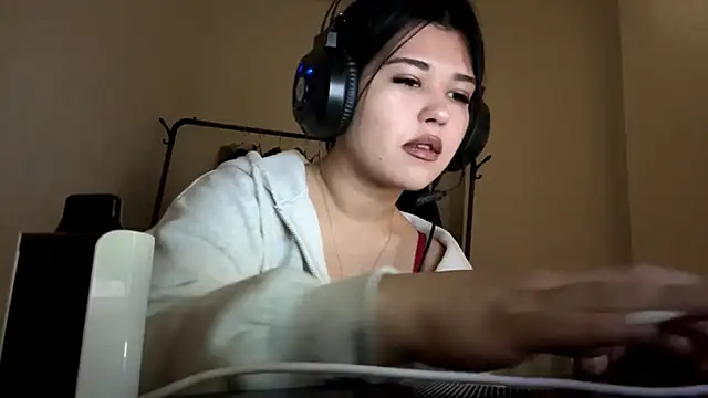 Snapshot of Lolamein chatting on 12.05.25 Lolamein online show from 12.05.25