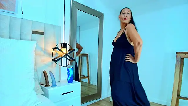 Snapshot of Sara_BigAss- chatting on 12.16.25 Sara BigAss- online show from 12.16.25