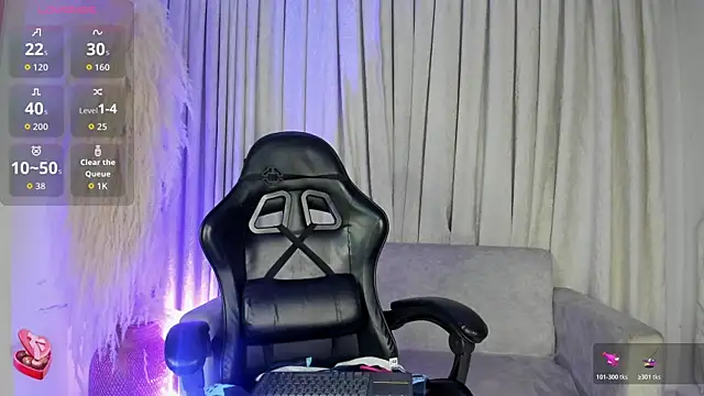 Snapshot of velvet_ari chatting on 12.14.25 velvet ari online show from 12.14.25