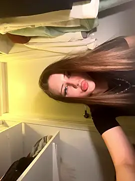 Snapshot of TanyaMoor chatting on 12.04.25 TanyaMoor online show from 12.04.25