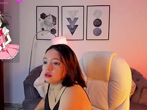 Snapshot of LunaKai_ chatting on 12.16.25 LunaKai online show from 12.16.25