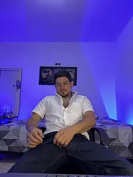 Snapshot of williamsmiiths16 chatting on 06.17.26 williamsmiiths16 online show from 06.17.26