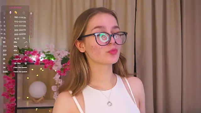 Snapshot of NyraKiss chatting on 12.14.25 NyraKiss online show from 12.14.25