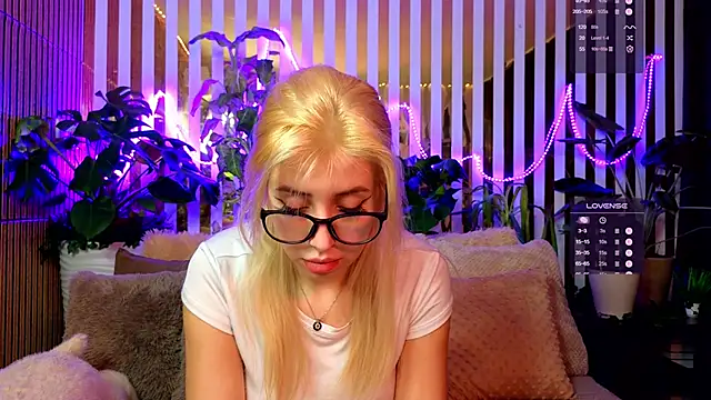 FlowweerGirl online show from 12.16.25