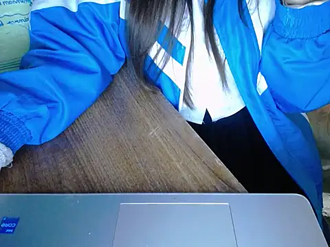 Snapshot of maian_love chatting on 04.24.26 maian love online show from 04.24.26