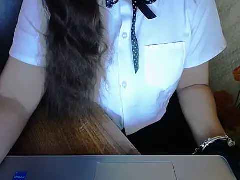 Snapshot of maian_love chatting on 05.21.26 maian love online show from 05.21.26