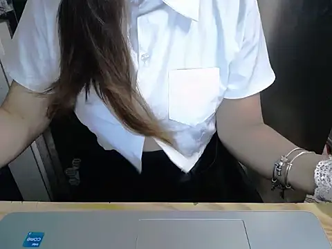 Snapshot of maian_love chatting on 06.01.26 maian love online show from 06.01.26