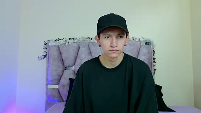 Snapshot of iris_and_damian chatting on 02.10.26 iris and damian online show from 02.10.26