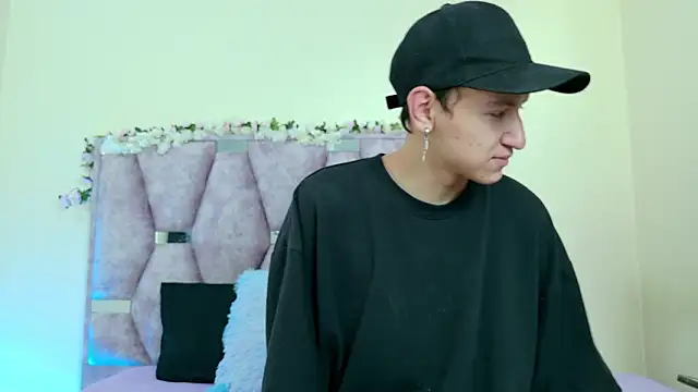 Snapshot of iris_and_damian chatting on 02.11.26 iris and damian online show from 02.11.26