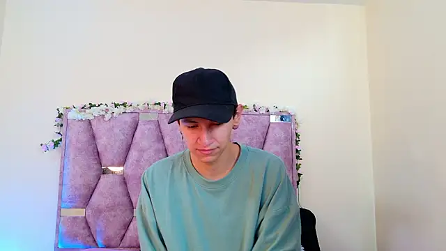 Snapshot of iris_and_damian chatting on 02.12.26 iris and damian online show from 02.12.26