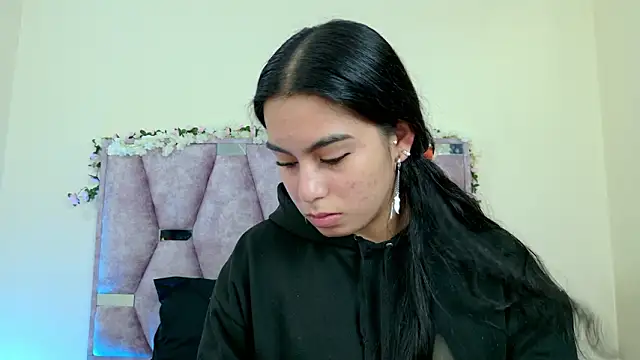 Snapshot of iris_and_damian chatting on 02.14.26 iris and damian online show from 02.14.26