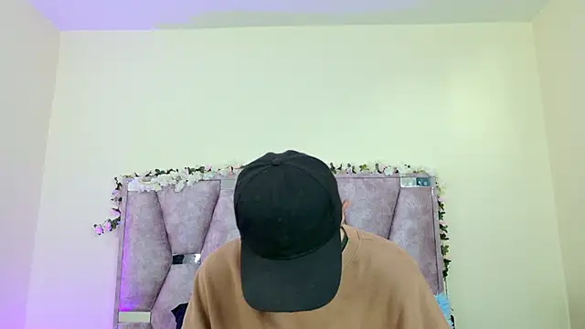 Snapshot of iris_and_damian chatting on 02.18.26 iris and damian online show from 02.18.26