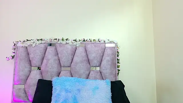 Snapshot of iris_and_damian chatting on 02.20.26 iris and damian online show from 02.20.26