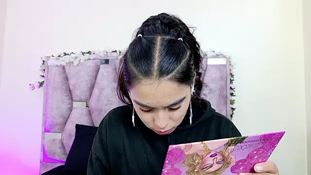 Snapshot of iris_and_damian chatting on 02.25.26 iris and damian online show from 02.25.26