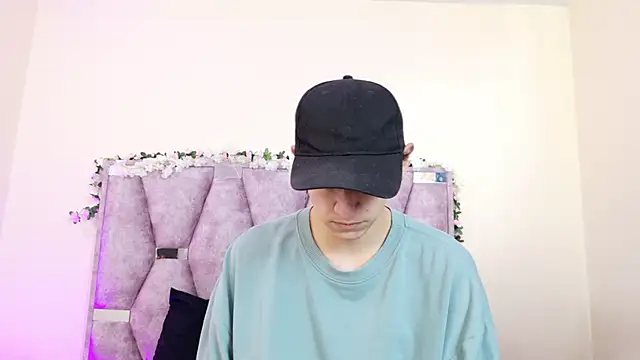 Snapshot of iris_and_damian chatting on 02.26.26 iris and damian online show from 02.26.26