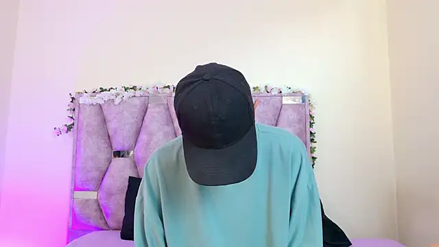 Snapshot of iris_and_damian chatting on 02.28.26 iris and damian online show from 02.28.26