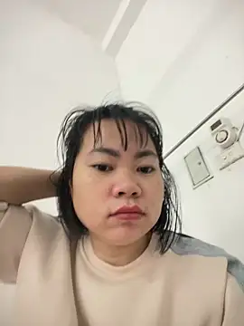 Snapshot of Chew_candy chatting on 12.16.25 Chew candy online show from 12.16.25