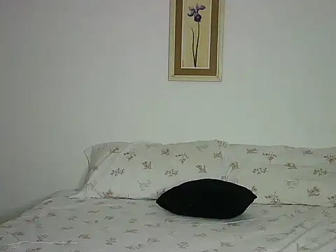 Snapshot of katerinepol chatting on 12.14.25 katerinepol online show from 12.14.25