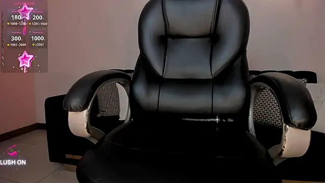 Snapshot of ChloeManson chatting on 12.18.24 ChloeManson online show from 12.18.24