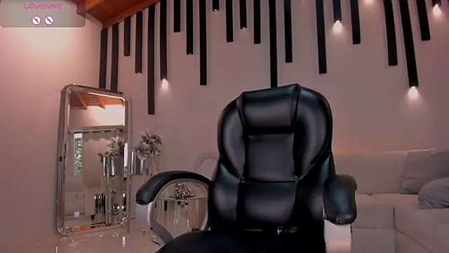 Snapshot of ChloeManson chatting on 02.05.25 ChloeManson online show from 02.05.25