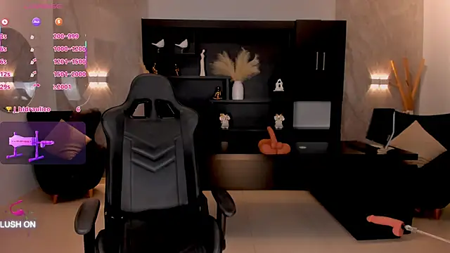 Snapshot of ChloeManson chatting on 03.20.25 ChloeManson online show from 03.20.25