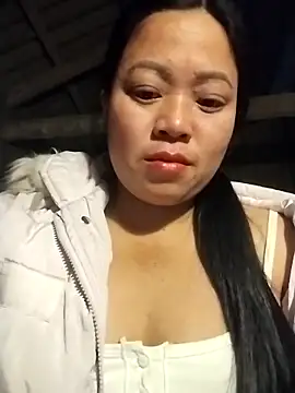 Snapshot of AlilaK2 chatting on 12.14.25 AlilaK2 online show from 12.14.25