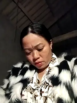 Snapshot of AlilaK2 chatting on 12.16.25 AlilaK2 online show from 12.16.25