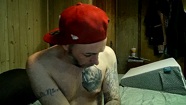 Snapshot of 8point5guy chatting on 12.17.25 8point5guy online show from 12.17.25