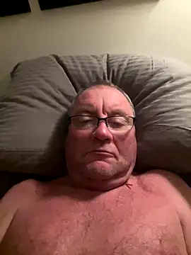 Snapshot of Toothpic1 chatting on 12.16.25 Toothpic1 online show from 12.16.25