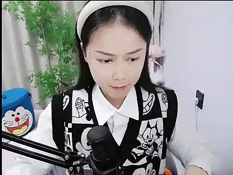 Snapshot of mili923 chatting on 12.16.25 mili923 online show from 12.16.25