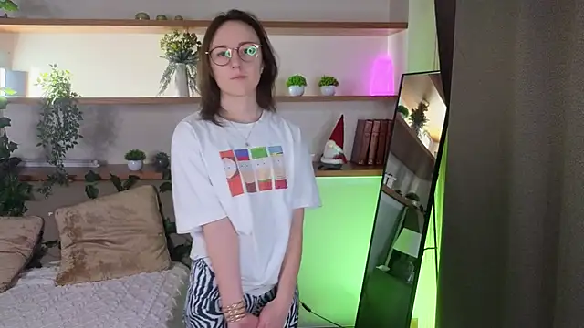 Snapshot of ChongFefer chatting on 12.16.25 ChongFefer online show from 12.16.25