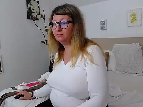 Snapshot of OlgaPavlova chatting on 04.25.26 OlgaPavlova online show from 04.25.26
