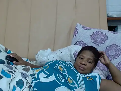 Snapshot of AfricanQueenxx25 chatting on 12.14.25 AfricanQueenxx25 online show from 12.14.25