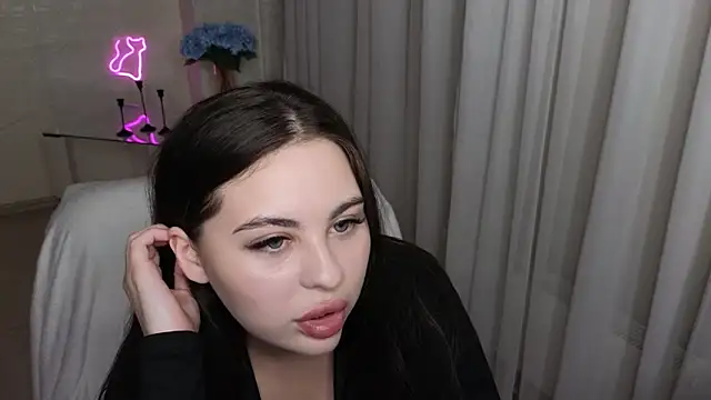 Snapshot of Deborah_lowe chatting on 12.03.25 Deborah lowe online show from 12.03.25