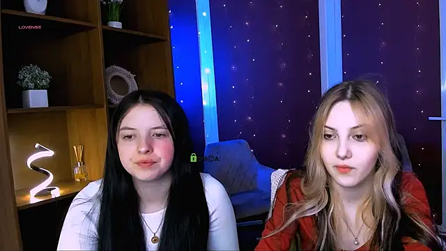 Snapshot of diara_ti chatting on 12.15.25 diara ti online show from 12.15.25