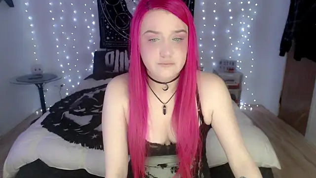 Snapshot of MaryMary_ chatting on 02.01.25 MaryMary online show from 02.01.25