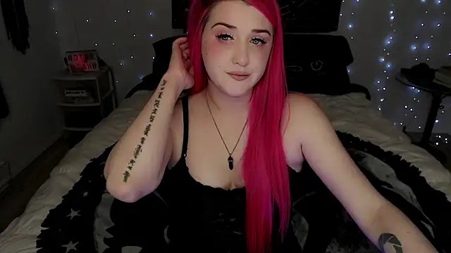 Snapshot of MaryMary_ chatting on 11.06.25 MaryMary online show from 11.06.25