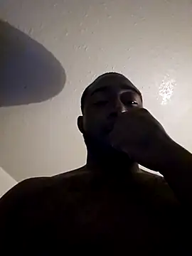 Snapshot of iLOVETRAY96 chatting on 12.17.25 iLOVETRAY96 online show from 12.17.25