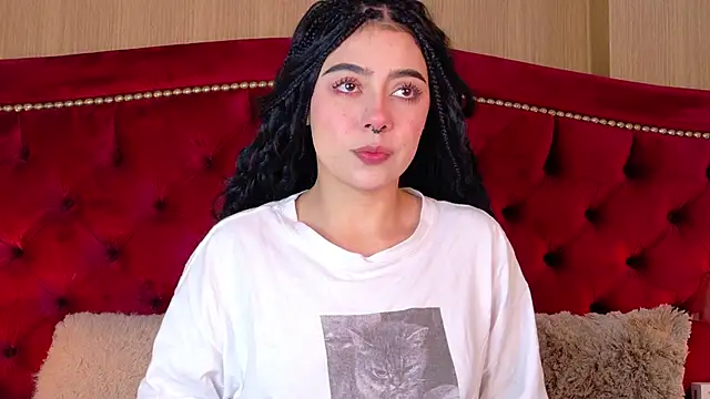 Snapshot of TaniaRedd_ chatting on 12.15.25 TaniaRedd online show from 12.15.25